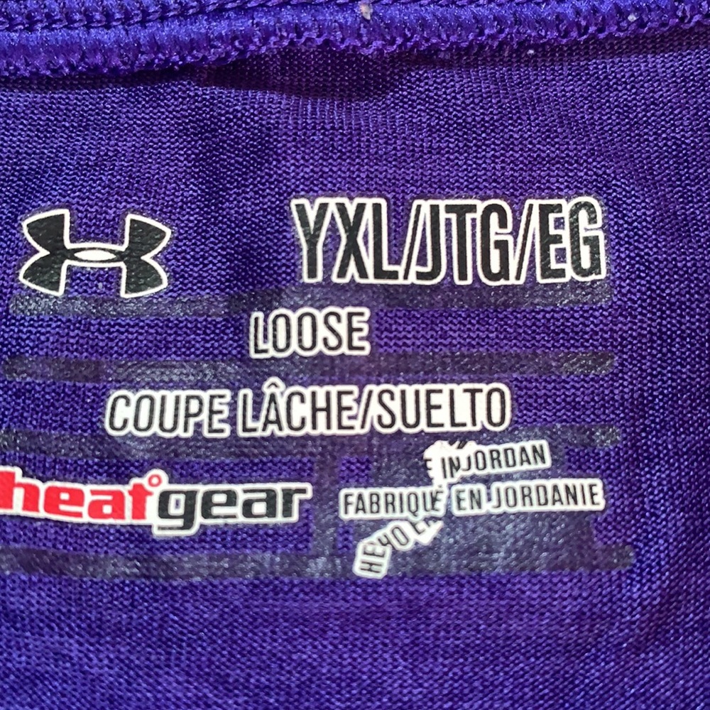 🌸Under Armour shirt - Picture 2 of 3